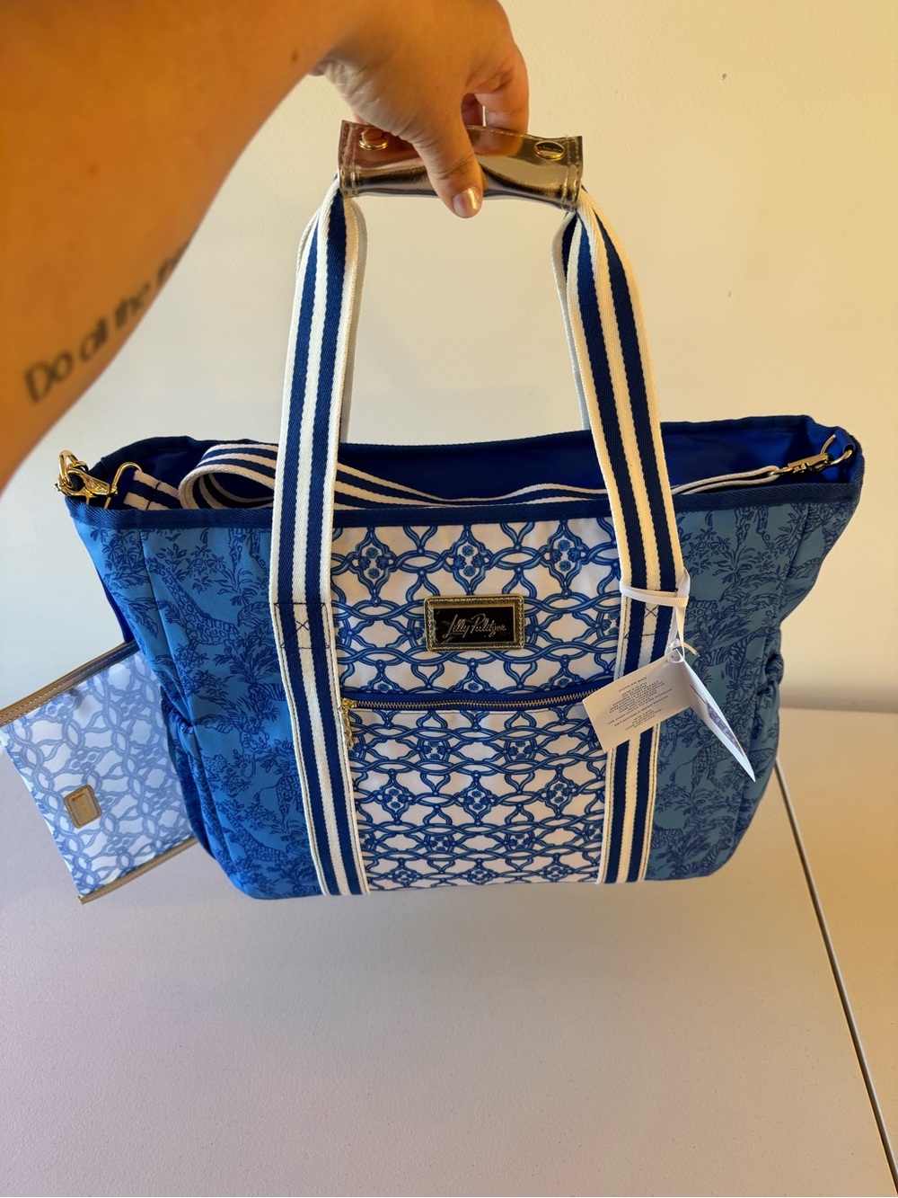 Lilly Pulitzer Cooler Bag with Mesh Pouch + RTIC Can Cooler - *BOTH NWT!* - Picture 3 of 16